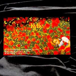 Wizard of Oz Kylie Cosmetics 12 eyeshadow palette and 2 face